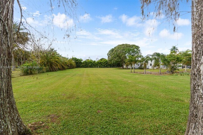 Building Photo - 7601 NW 82nd Terrace