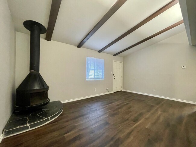 Building Photo - 1108 Hazelton St