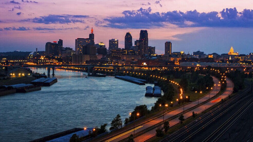 Bluffs overlooking St. Paul - 698 Wilson Ave