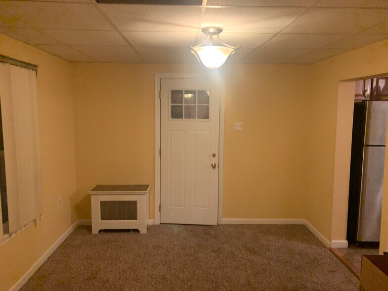 Family room - 104 Adams Ave