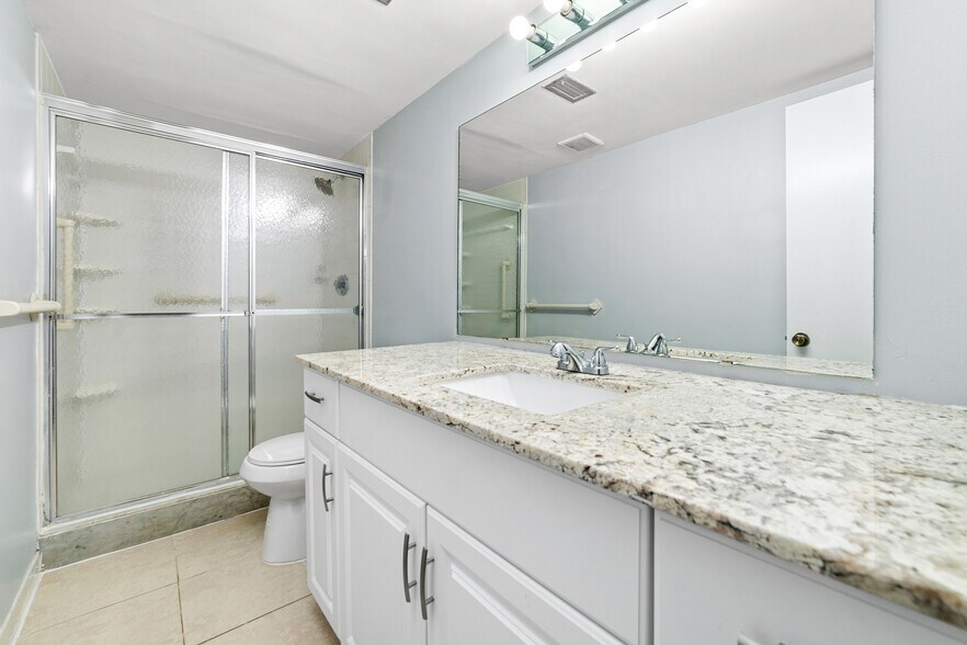 Building Photo - 3425 San Bernadino Dr