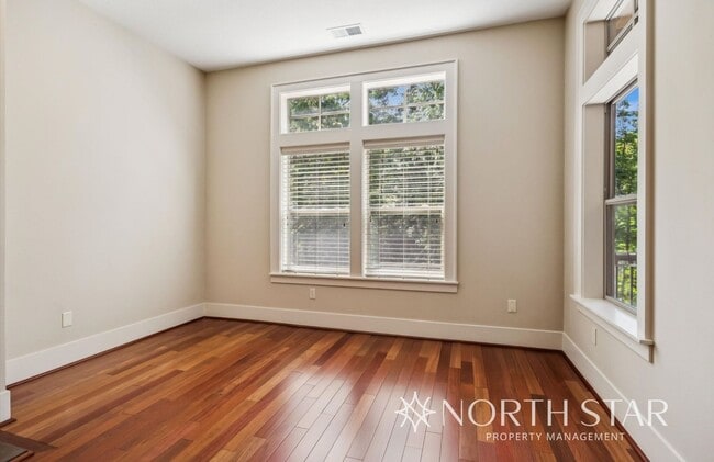 Building Photo - Stunning Renaissance at Peterkort Woods To...