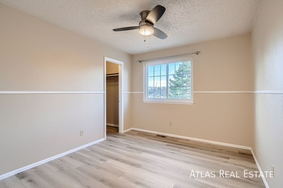Building Photo - 2029 Whitehorn Dr N