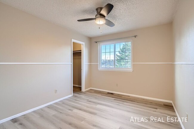 Building Photo - 2029 Whitehorn Dr N