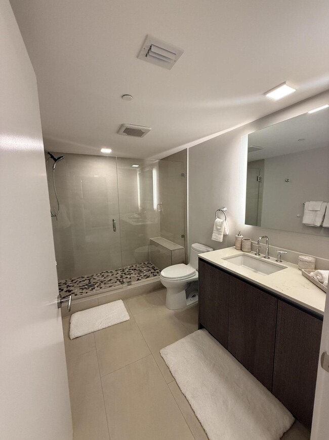 Building Photo - 111 SE 1st Ave