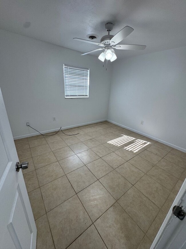 Building Photo - 1713 NE 70th St