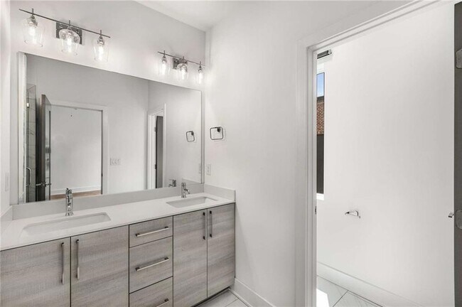 Building Photo - 1225 Chelsea Cir NW