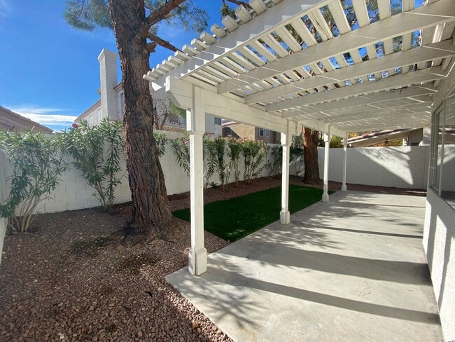 Building Photo - Stunning & REMODELED! 2-Story, 3Bedroom an...