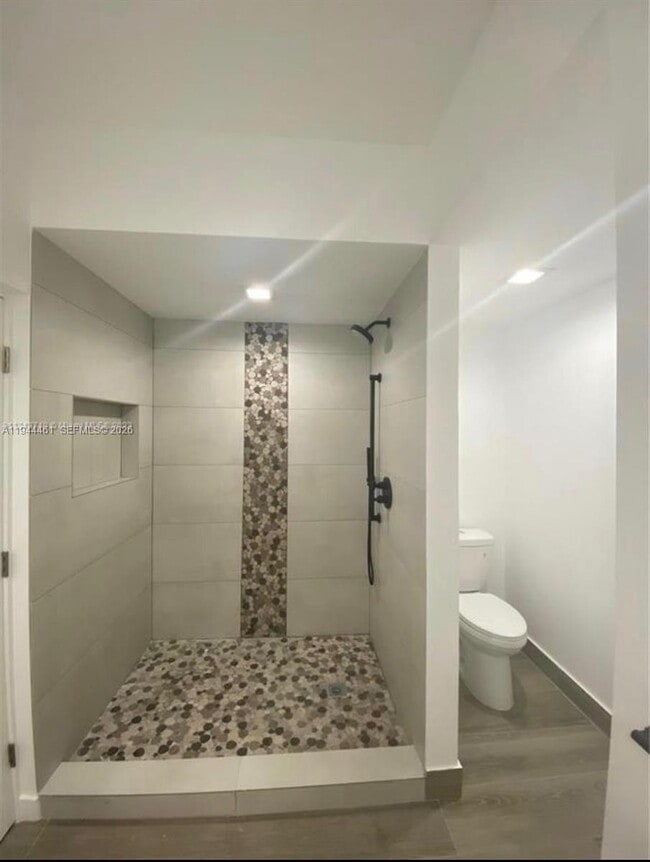 Building Photo - 3105 NE 184th St