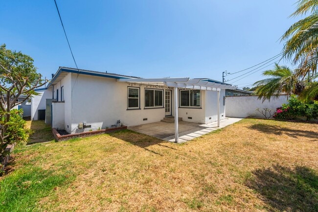 Building Photo - Beautiful Hawthorne Rental In Hollyglen!