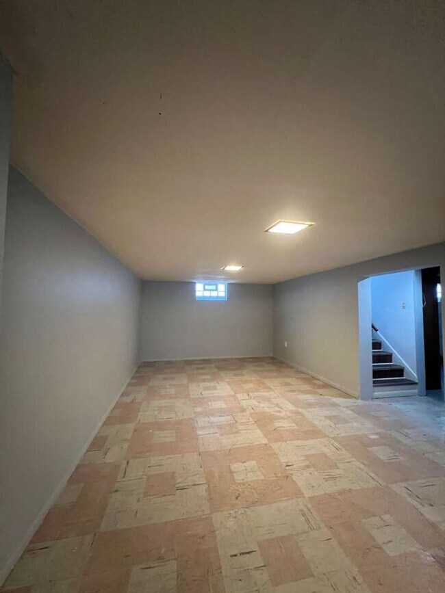 Building Photo - A Single family home with Garage in Garfield Heights