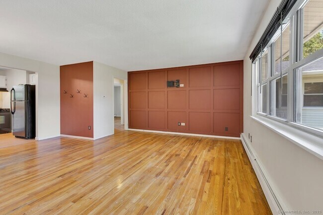 Building Photo - 476 Oak Ave