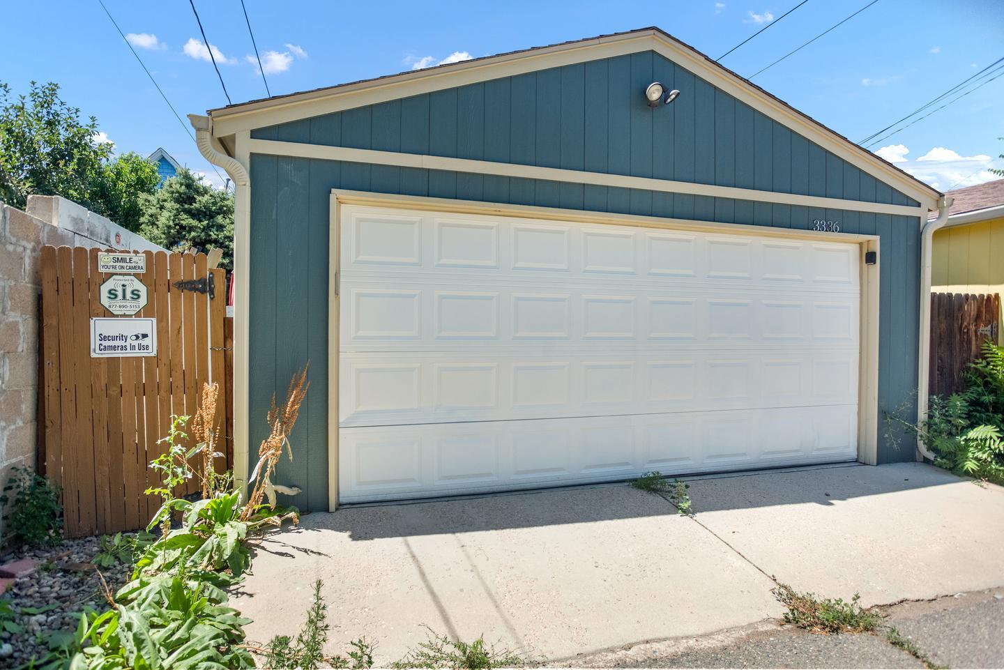 Building Photo - Light-filled Cole Victorian home near RiNo & parks