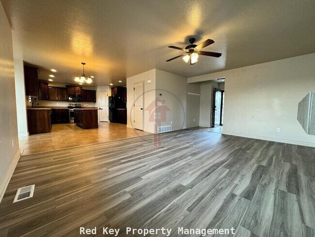 Building Photo - 770 N Single Family Home