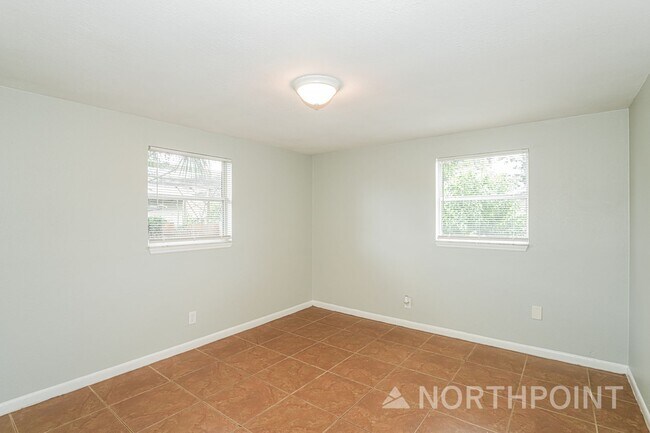 Building Photo - 3-Bedroom, 1 Bath Single Family for Rent in Tampa, FL | Fenced Backyard & Modern Kitchen