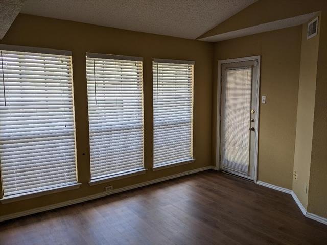 Building Photo - 3101 Townbluff Dr