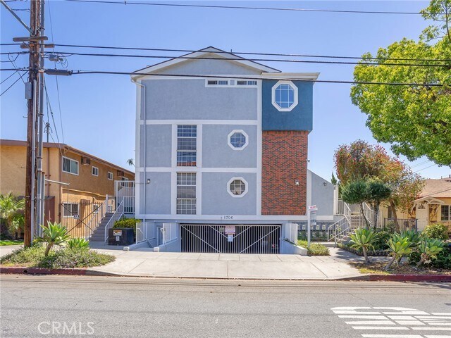 Building Photo - 1706 Grismer Ave