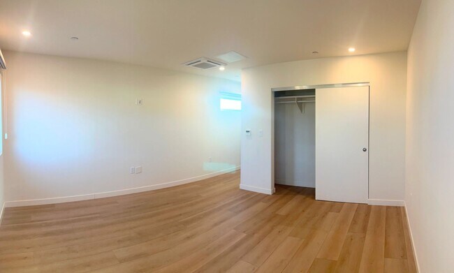 Building Photo - Idaho (Apfeld)