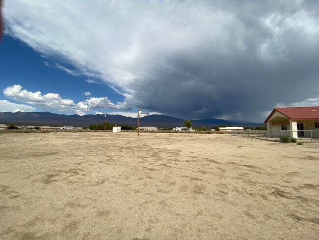 Building Photo - COUNTRY PLACE II U3 - Bluebird Avenue