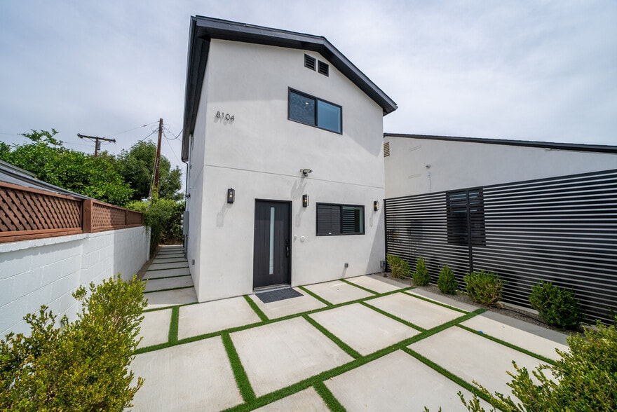 Building Photo - 8104 Paso Robles Ave