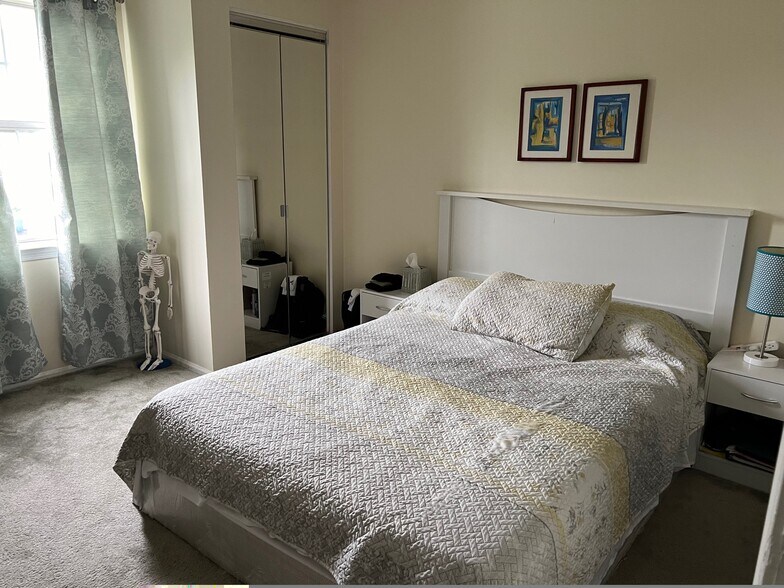 Building Photo - 248 Tintern Ct