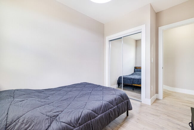 Building Photo - Englewood Padsplit Co-living Affordable Ho...