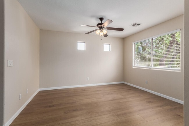 Building Photo - 42556 W Anne Ln