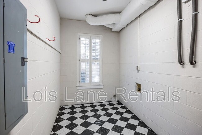 Building Photo - 12 Elliott St