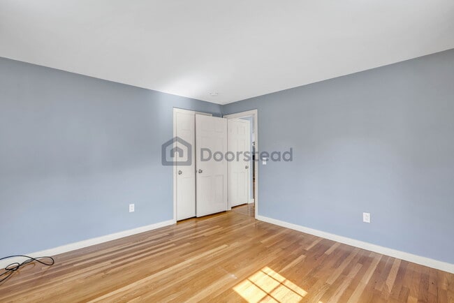 Building Photo - 62 Stoneleigh Rd