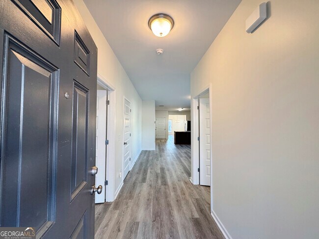 Building Photo - 214 N Dogwood St