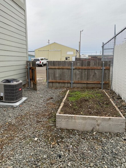 Building Photo - 3238 Knox Butte Ave NE