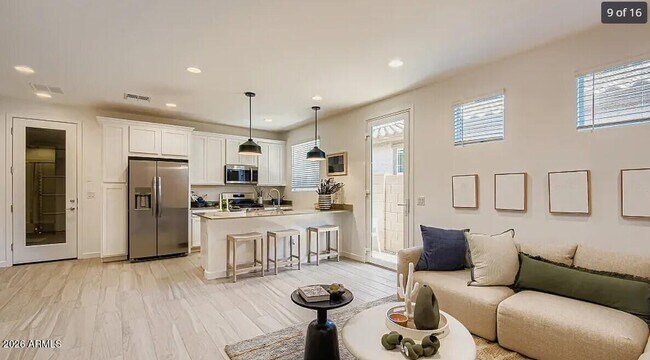 Building Photo - 23086 E Saddle Way