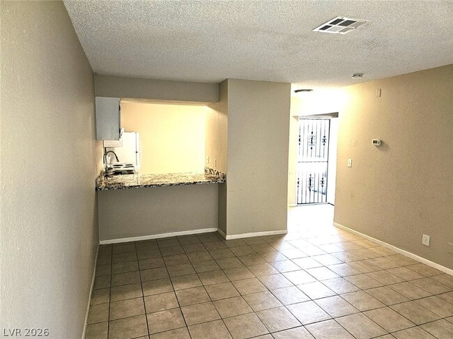 Building Photo - 5136 Golden Ln