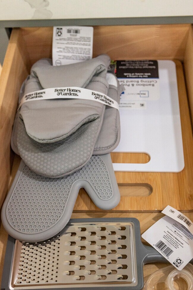 Building Photo - 3201 SW Sherwood Pl