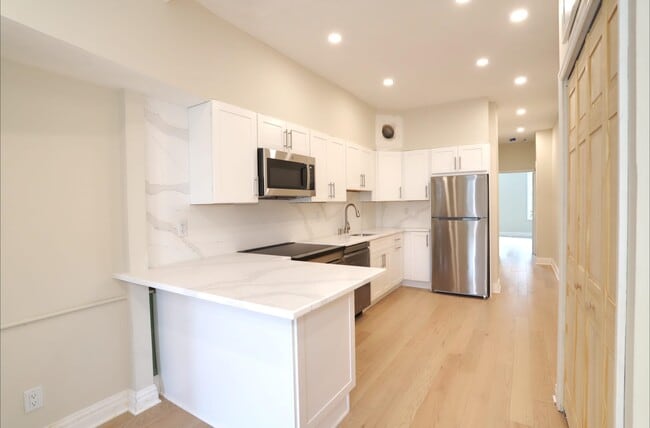 Building Photo - 931 Park Ave