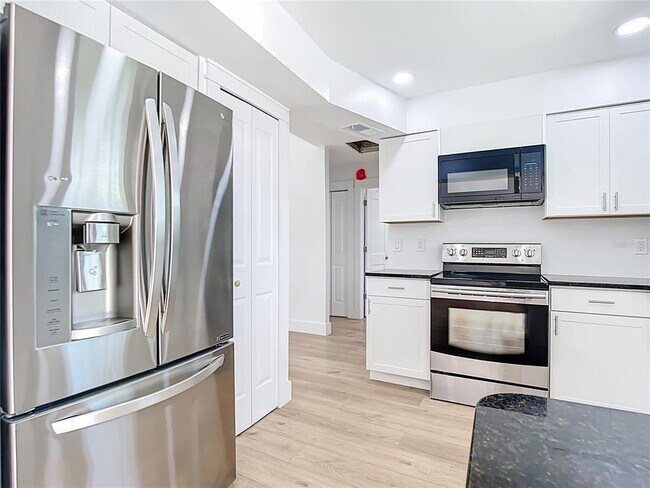 Building Photo - 7341 Hart St