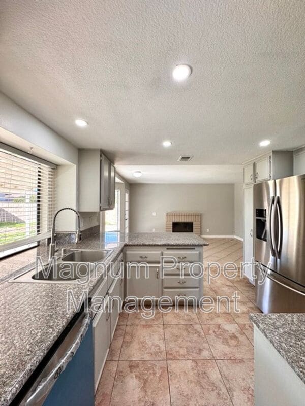 Building Photo - 24473 St Thomas Ave