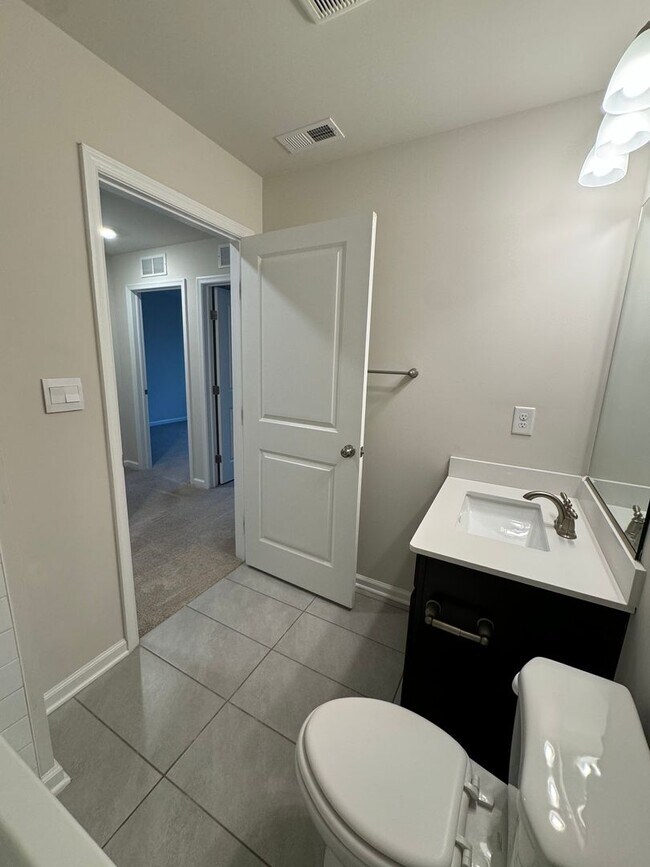 Building Photo - THREE BEDROOM NEW CONSTRUCTION PARKLAND SCHOOLS Townhome