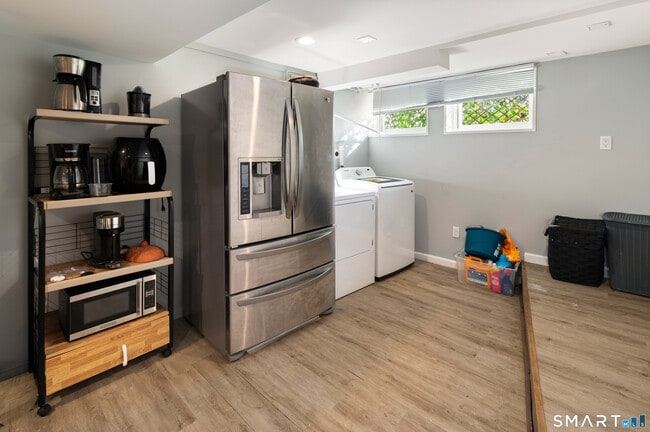 Building Photo - 191 Hobart Ave