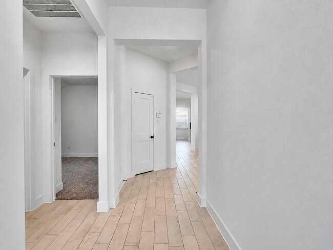 Building Photo - 21330 Groundnut Ct