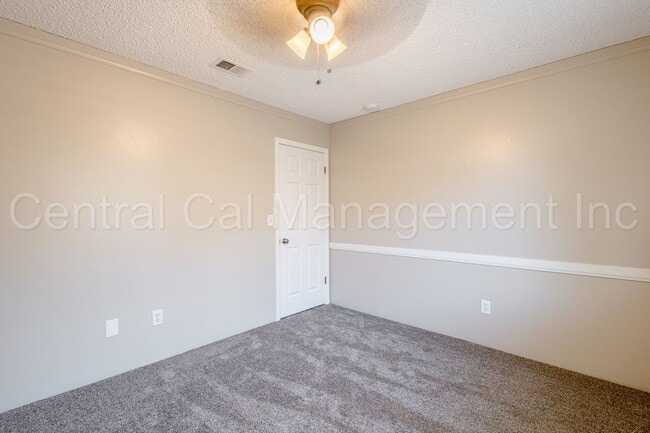 Building Photo - North Meadows - 3 Bedroom, 2 Bath Home wit...