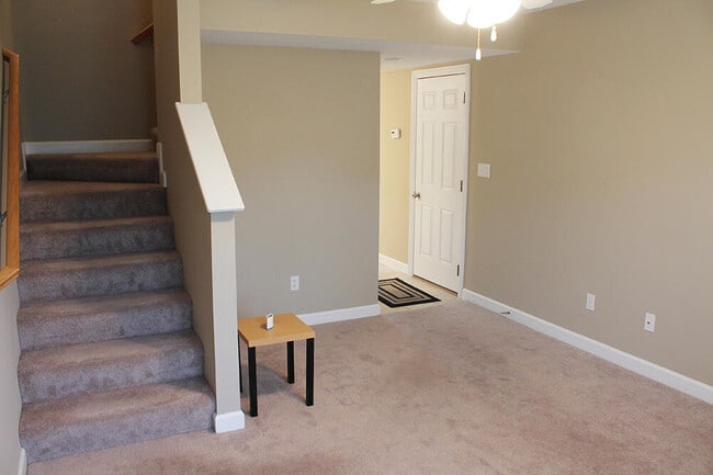 Building Photo - 1304 E Brown School Rd