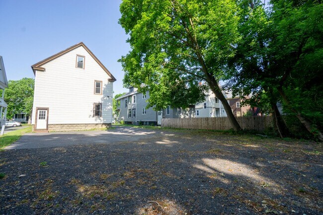Building Photo - First Floor 3 Bedroom Apartment Close To C...