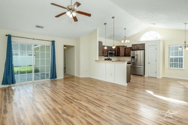 Building Photo - Split Floor Plan, Open and Bright