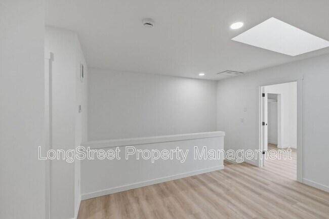 Building Photo - 824 S 19th St