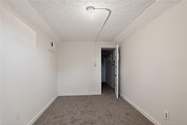 Building Photo - 1439 Westboro Dr SW