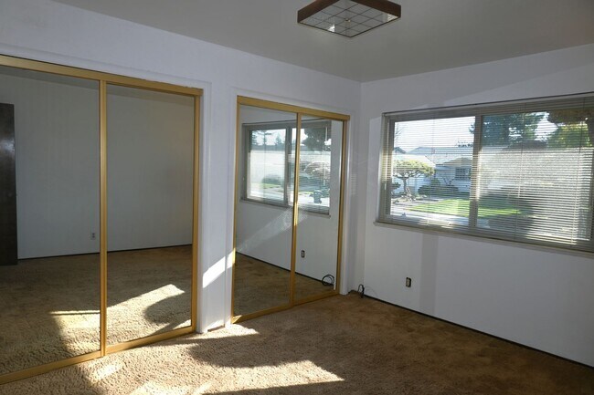 Building Photo - 80 Parkshore Cir