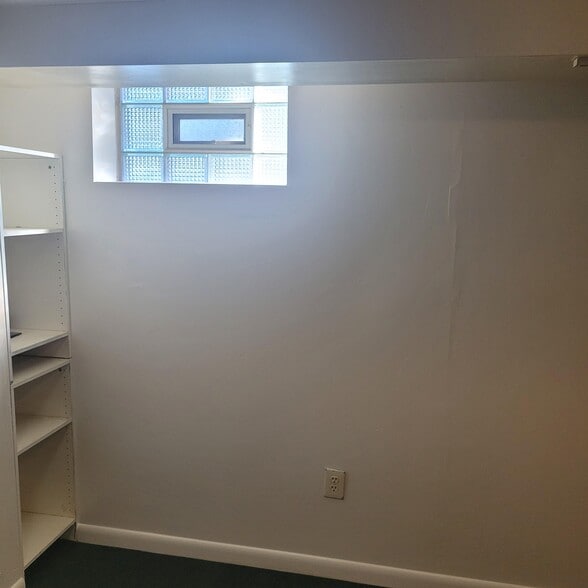 Den Area - 729 Yale Ave