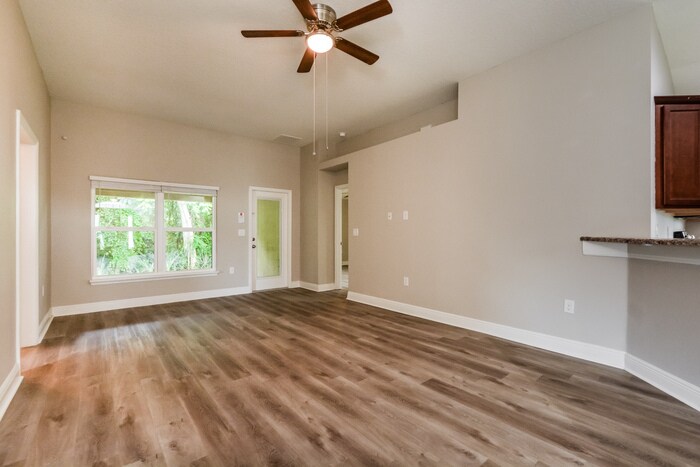 Building Photo - 706 Chelsea Ave