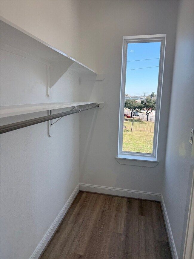 Building Photo - 6350 Culberson St